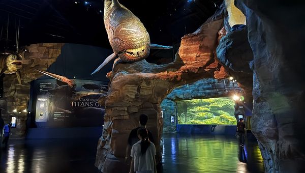 Ancient Waters showcases extinct marine predators like Dunkleosteus through animatronic models. Ancient Waters showcases extinct marine predators like Dunkleosteus through animatronic models.