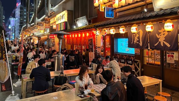 Miyashita Park is a multi-level complex featuring features a skatepark, a bouldering wall, a sand court, restaurants and retail stores. Miyashita Park is a multi-level complex featuring features a skatepark, a bouldering wall, a sand court, restaurants and retail stores.