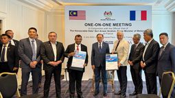 Prime Minister of Malaysia YAB Dato’ Seri Anwar Ibrahim witnessed the signing of the Memorandum of Understanding between Capital A CEO Tony Fernandes and Christian Scherer, CEO Commercial Aircraft, Airbus, in Paris today, alongside several Malaysian Cabinet Ministers.