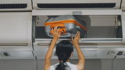On a Malaysia flight, two Chinese nationals stole RM5,500 (approx. $1,210) from two Malaysian passengers.