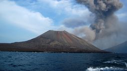 Eight airports in Indonesia have been closed due to volcanic smoke clouds from the Mount Anak Krakatau volcanic eruptions.