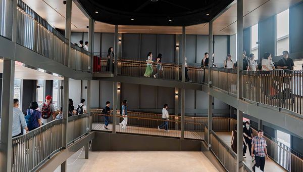 A 60m gently sloping ramp provides easier access for wheelchair users, families, seniors and  travellers with luggage.