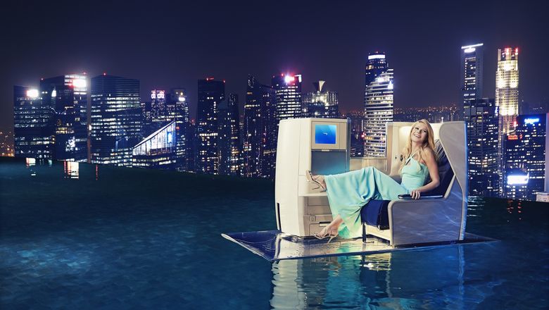 Gwyneth Paltrow takes it easy in the rooftop pool  at Marina Bay Sands