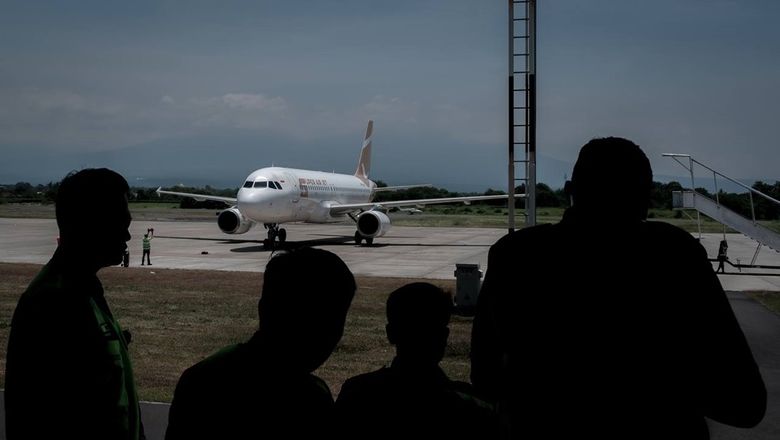 There are concerns over Lion Group’s high ticket prices, with some questioning whether the new routes are truly benefiting the tourism sector.