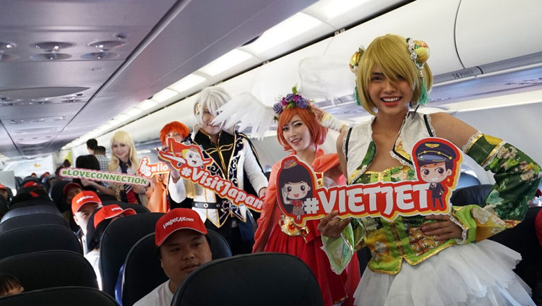 Passengers onboard the inaugural flight were treated to Japanese cosplay performances and given Vietjet souvenirs to bring home.