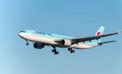 The initial rollout covers three Airbus A350-900s and one Boeing 777-300ER, primarily serving medium- and long-haul routes.