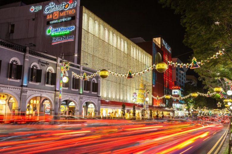 Qantas hopes to be flying to Singapore by mid-December.