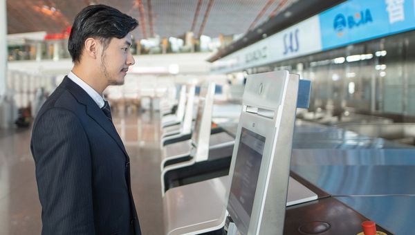 SITA’s self-bag-drop system allows travellers to swiftly and efficiency check in their luggage without having to queue for manual processing. SITA’s self-bag-drop system allows travellers to swiftly and efficiency check in their luggage without having to queue for manual processing.