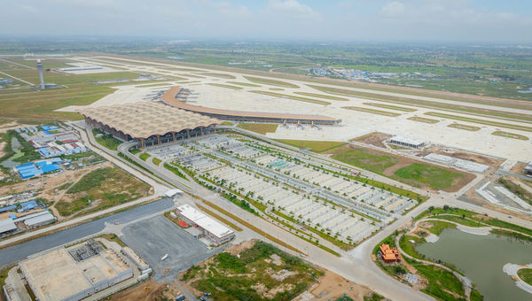 Techo Airport plans a second aerofoil-shaped pier and full airport city, expanding capacity from 13 million to 30 million passengers annually. Techo Airport plans a second aerofoil-shaped pier and full airport city, expanding capacity from 13 million to 30 million passengers annually.
