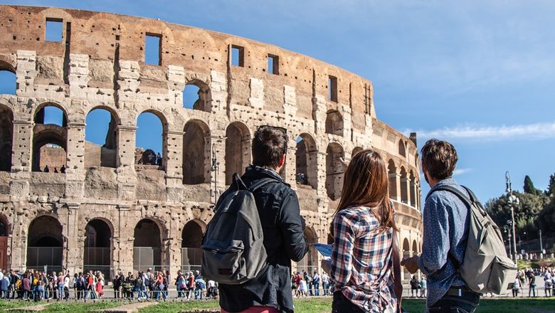 While attempting to climb a fence near the Colosseum, an American tourist fell and impaled himself on metal spikes.