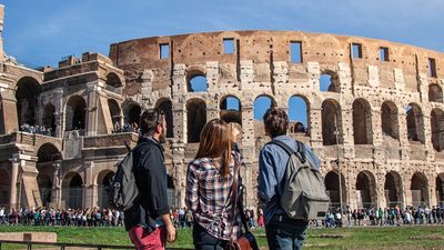 The gladiator selfie scam is targeting tourists at Rome’s Colosseum.