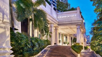 The six travellers of Vietnamese descent were found dead in a luxury suite at the Grand Hyatt Erawan hotel on Tuesday.