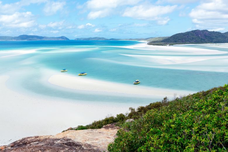 The voice behind Apple's Siri, Karen Jacobsen, is now lending her voice to the Wonders of The Whitsundays radio campaign.