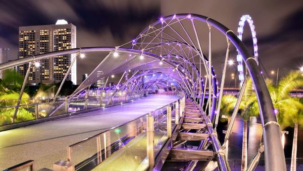 Singapore's DNA-inspired Helix Bridge was an obvious filming choice for Westworld. Singapore's DNA-inspired Helix Bridge was an obvious filming choice for Westworld.