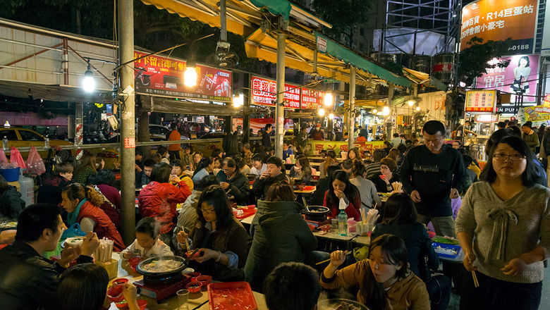 Night market in Kaohsiung, Taiwan, a low risk country according to Drum Cussac.