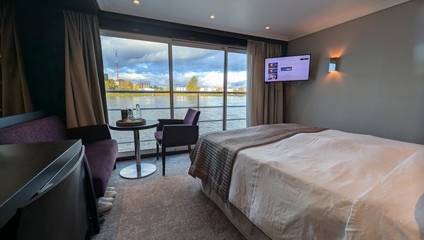 Ceiling to floor open-air balconies are offered for Panorama Suites. Ceiling to floor open-air balconies are offered for Panorama Suites.