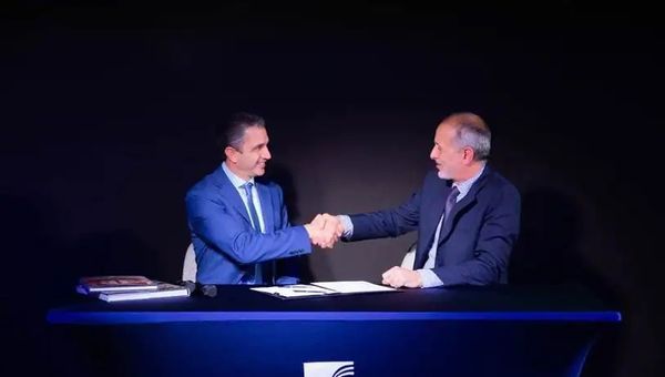Josh Leibowitz, president of Seabourn, and Marco Ghiglione, managing director, T. Mariotti Shipyard, shake on Seabourn Venture's delivery. Josh Leibowitz, president of Seabourn, and Marco Ghiglione, managing director, T. Mariotti Shipyard, shake on Seabourn Venture's delivery.