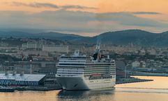 Environmental protesters from Extinction Rebellion and Stop Croisieres blocked Marseille's cruise port, disrupting traffic for hours due to pollution caused by large cruise ships.