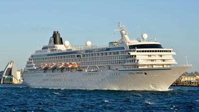 Crystal Symphony is teaming up with the Venice Simplon-Orient-Express.