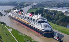 Fans turned up at the riverbank to celebrate the Disney Treasure’s departure.