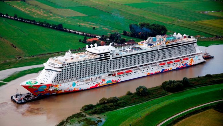 Genting Dream leaves the MV Werften shipyard in Gemany.