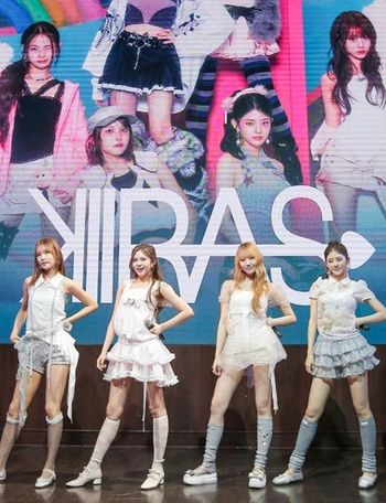 KIIRAS performed at Genting Dream’s Main Lobby and Main Pool during the two-night sailing from 25–27 October.