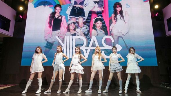 KIIRAS performed at Genting Dream’s Main Lobby and Main Pool during the two-night sailing from 25–27 October.