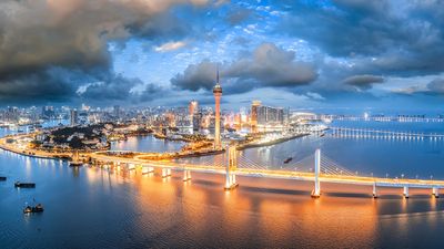 Cruise passengers can enquire about or purchase Macao tour products on the cruise lines’ websites or at tour counters on board.