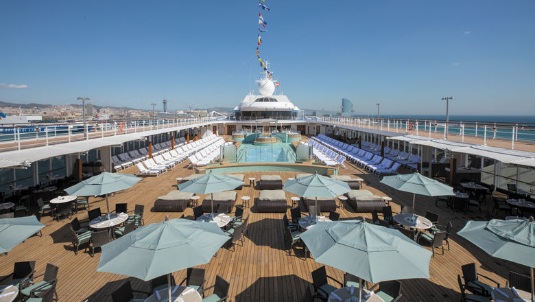 While serenity reigns on the Seven Seas Mariner's pool deck, Regent's world cruise once again breaks sales records.