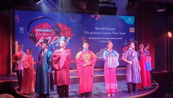 Zodiac Theatre's stage temporarily transformed into a runway, featuring a Hanbok fashion show that showcased the Korean traditional costume. Zodiac Theatre's stage temporarily transformed into a runway, featuring a Hanbok fashion show that showcased the Korean traditional costume.