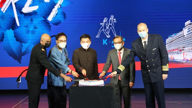 The official ceremony with Michael Goh (centre), Ambassador of the Republic of Korea His Excellency Ahn Young-jip, and ship captain Jonny Mehtola on 20 February 2021.