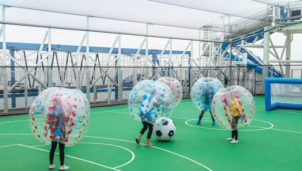 World Dream's outdoor court at sea, the SportsPlex. World Dream's outdoor court at sea, the SportsPlex.