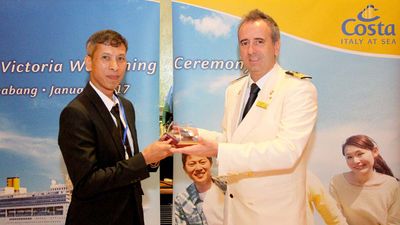 Gift exchange between Captain Giovanni Corsini (right) and a Thai official.