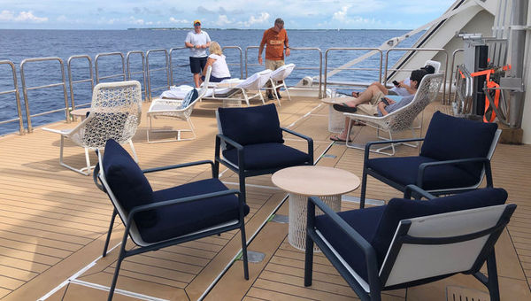 The Marina Platform on the Endeavor swings down when the ship is stationary, providing observation and relaxation space close to the waterline. The Marina Platform on the Endeavor swings down when the ship is stationary, providing observation and relaxation space close to the waterline.