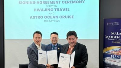 From left to right: Jian-feng Tong, Dato' Yeoh Soon Hin, Kenny Cheong