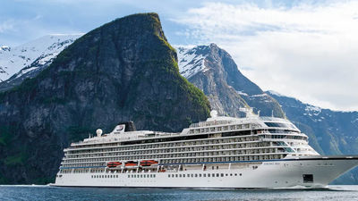 The 239m small ship offers 499 staterooms that can host up to 998 guests.