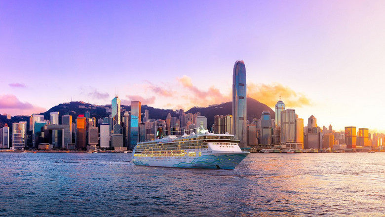 Norwegian Spirt sails into Hong Kong.