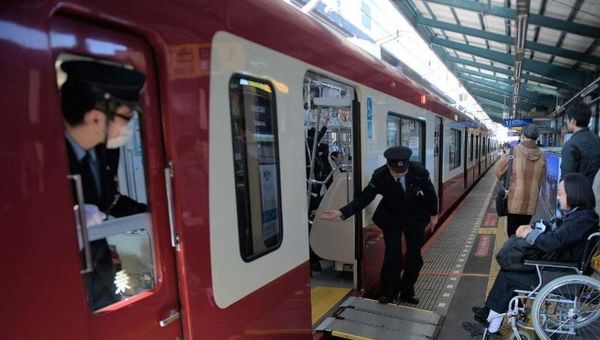 Tokyo's public transportation network enables virtually all people to travel to almost anywhere in the city.