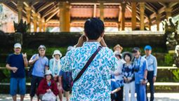 Chinese tourists can now pay in their own currency at hotels, restaurants and tourism services throughout Cambodia.