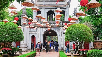 Vietnam attracted over 15.8 million foreign tourists by the end of November.