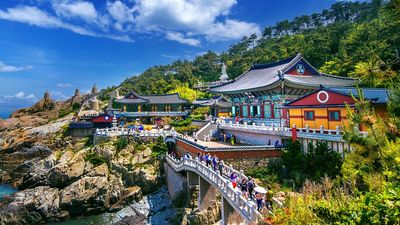 South Korea grants visa-free entry to Chinese tour groups from September 2025 to boost tourism.