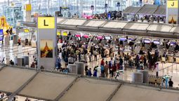 The passenger service charge for international departures has increased to 1,120 baht from the previous 730 baht.