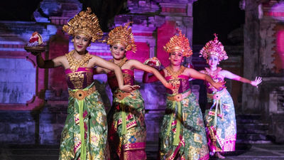Who wouldn’t be happy watching these Balinese dancers?