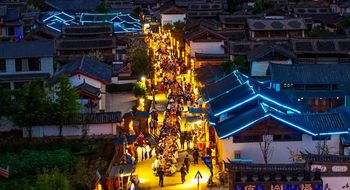 A long-table dinner in Lijiang reflects the appeal of scenic settings and shared experiences as China’s travel demand moves beyond the gateway cities.
