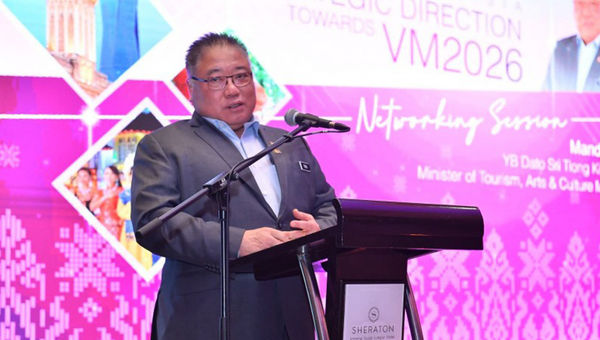 YB Dato Sri Tiong King Sing, Minister of Tourism, Arts and Culture delivering his mandate at the Tourism Malaysia Strategic Direction Towards VM2026 Networking Session