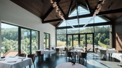 After indulging in gourmet feasts, travellers can walk off those calories via guided hikes through the picturesque woods.