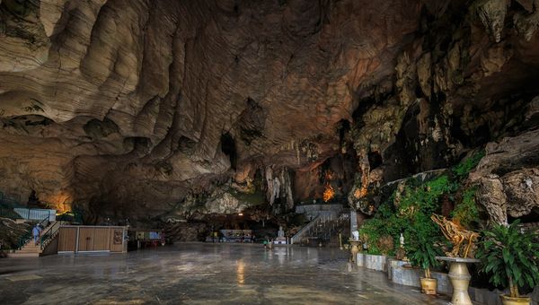 Kek Lok Tong is a unique cave temple in Ipoh, Malaysia, featuring dramatic limestone formations, Buddhist and Taoist altars, and serene gardens nestled amid lush hills.