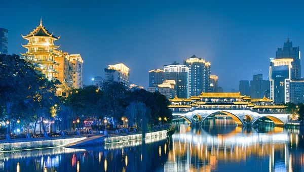 The Qing dynasty inspired Anshun Bridge in Chengdu is a highly Instagrammable spot, especially at night when its illuminated arches reflect beautifully on the Jin River.