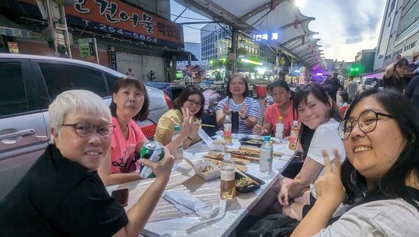 Travel agents enjoyed the street food and bustling crowd of Daegu's Seomun Night Market.