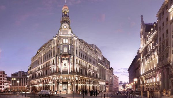 Four Seasons Hotel Madrid is located in the city centre offering 200 rooms, inclusive of 39 suites, two restaurants, a spa, meeting rooms, an indoor swimming pool and a roof terrace.
